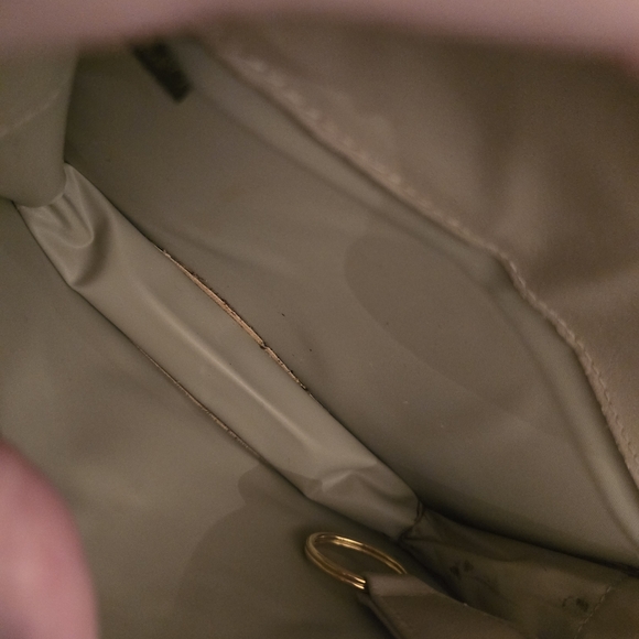 Buxton Tan Wallet/Crossbody, Excellent Condition, Missing Chain - Picture 8 of 13